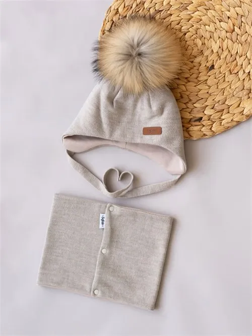 Шапка зимняя вязаная Beige с меховым помпоном Шапка зимняя вязаная Beige с меховым помпоном